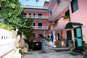 Отель Hotel Sottovento  Sant'Egidio del Monte Albino